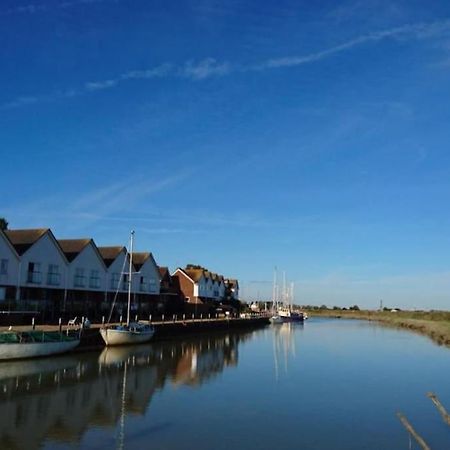 Stunning 1 Bedroom Apartment Over Looking River Rye Buitenkant foto