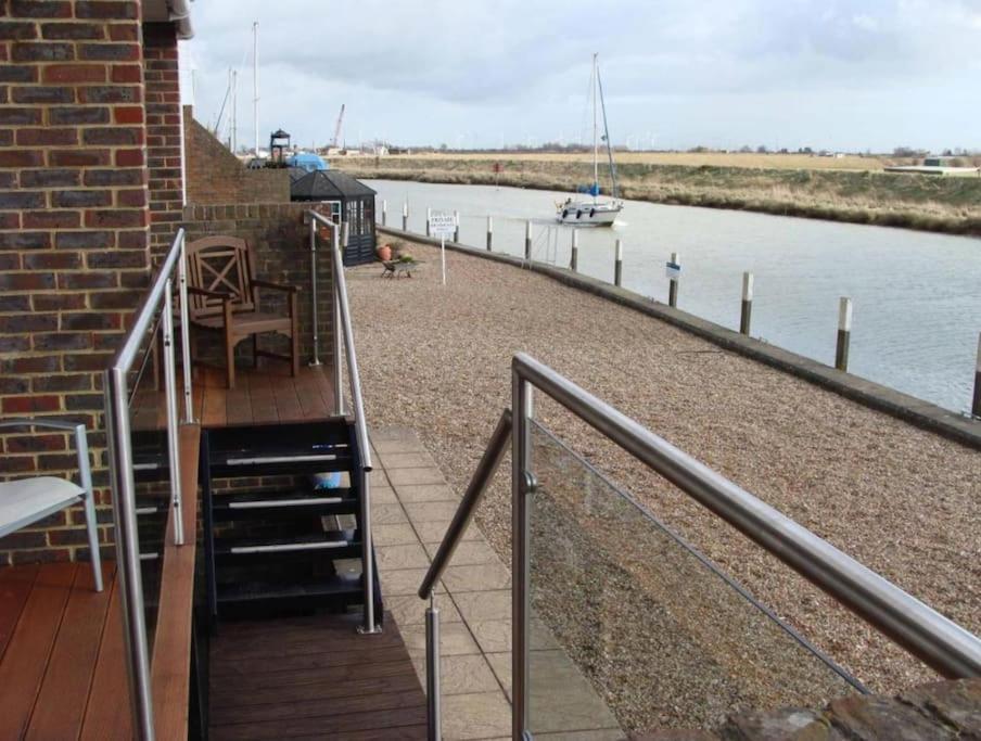 Stunning 1 Bedroom Apartment Over Looking River Rye Buitenkant foto